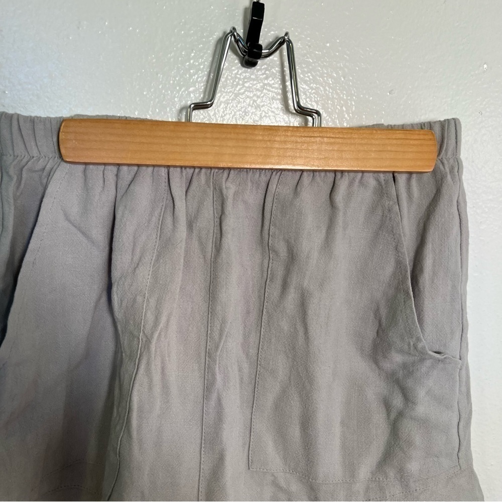 Women's Size Small Casual Shorts Sage Green Gray Ruffle Hem Pockets Stretch - Picture 3 of 11